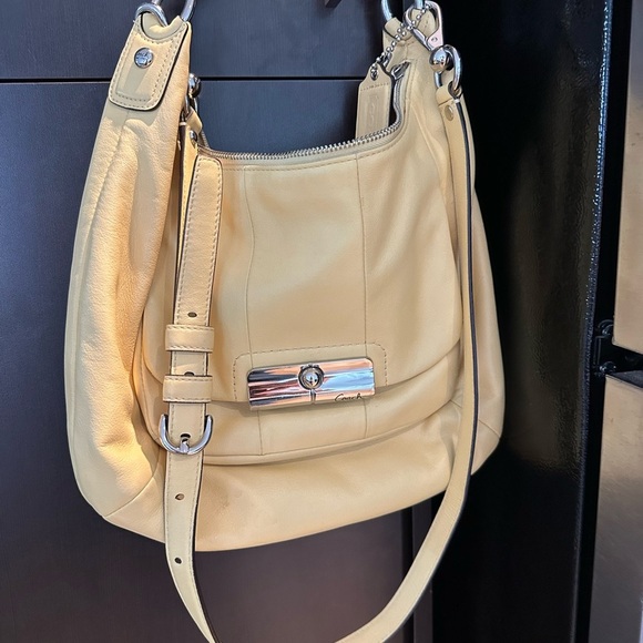 Limited Edition Butter Yellow Coach Bag - Picture 3 of 8